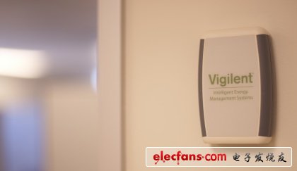 經由Vigilent公司成功開發的由能源數據中心控制的智能能源管理系統（下圖）和智能自分析服務及自動調整適應。