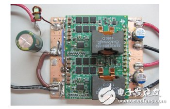 35V-60V輸入、12V/600W雙相降壓轉換器電路圖