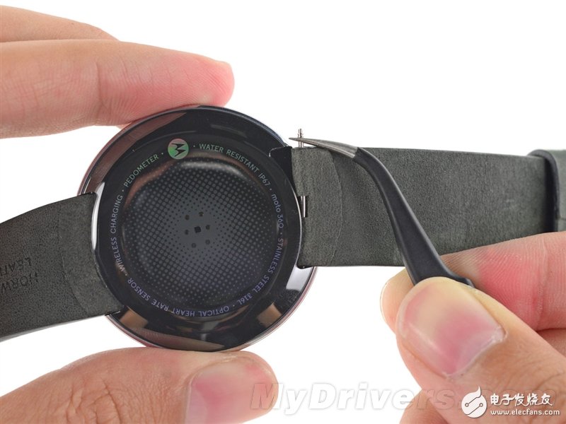 Moto 360暴力拆解：足以秒殺Apple Watch的智能手表？