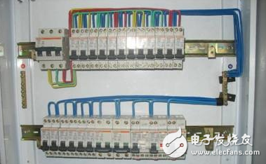 配電箱系統圖識圖解_實用家用配電箱接線實物圖分享