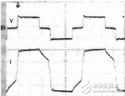 圖4 　使用容性功率母排后變壓器初級電壓和電流波形