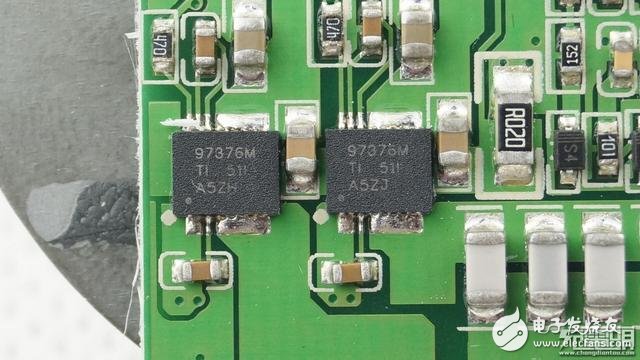 ROFI諾菲10W無線充電器拆解