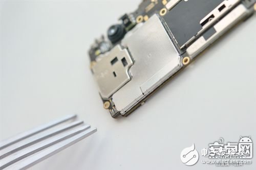 2999元！OPPO R11拆解：居然具備生活防水？(組圖)