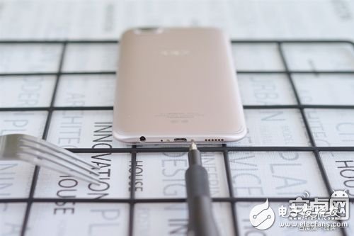 2999元！OPPO R11拆解：居然具備生活防水？(組圖)